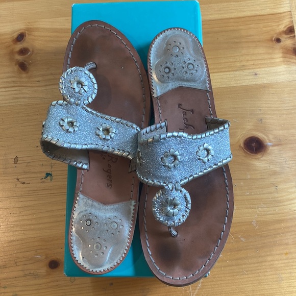 Women’s 8.5 Jack Rogers sandals in silver/platinum - Picture 2 of 7